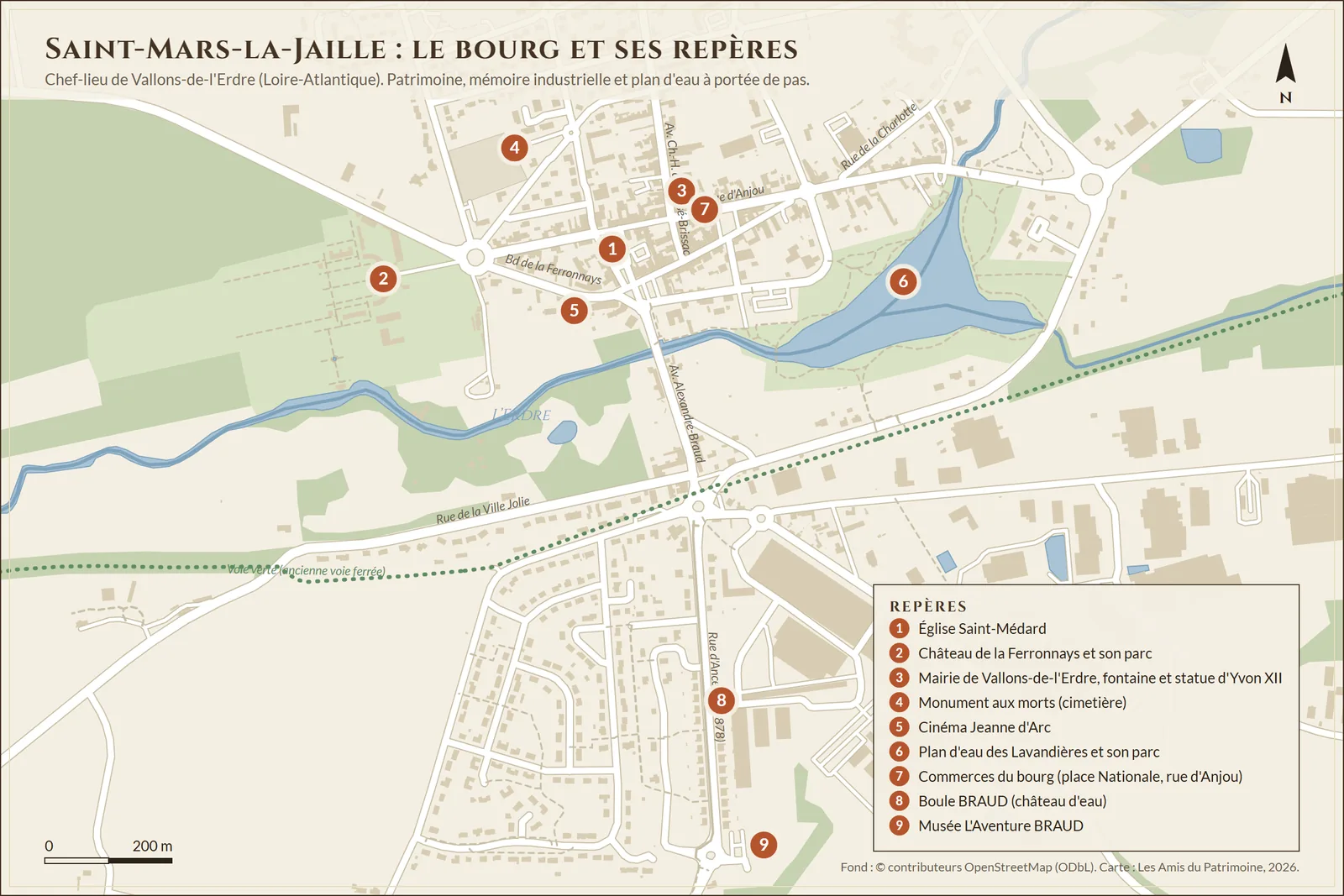 Le bourg de Saint-Mars-la-Jaille et ses repères : église Saint-Médard, château de la Ferronnays, mairie, cinéma Jeanne d'Arc, plan d'eau des Lavandières, Boule BRAUD et musée L'Aventure BRAUD. Fond de carte © contributeurs OpenStreetMap.