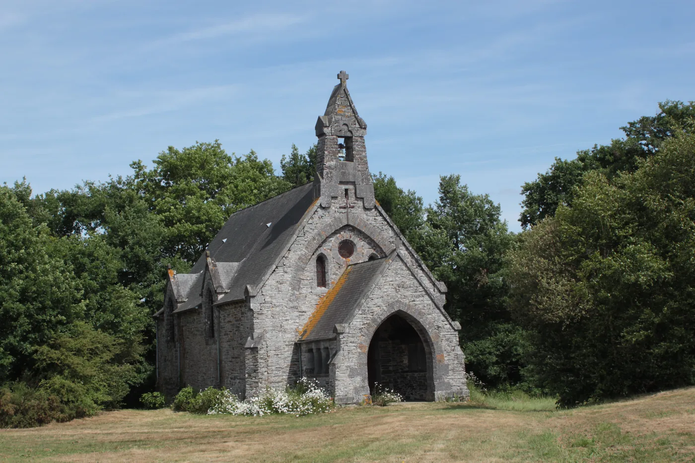 La Chapelle Saint-Clément du Grand-Coiscault : un Pèlerinage Médiéval Reconstruit en 1758