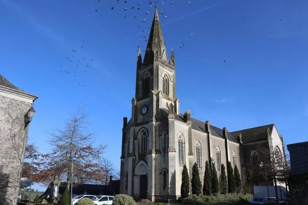Église Saint-Pierre de Freigné