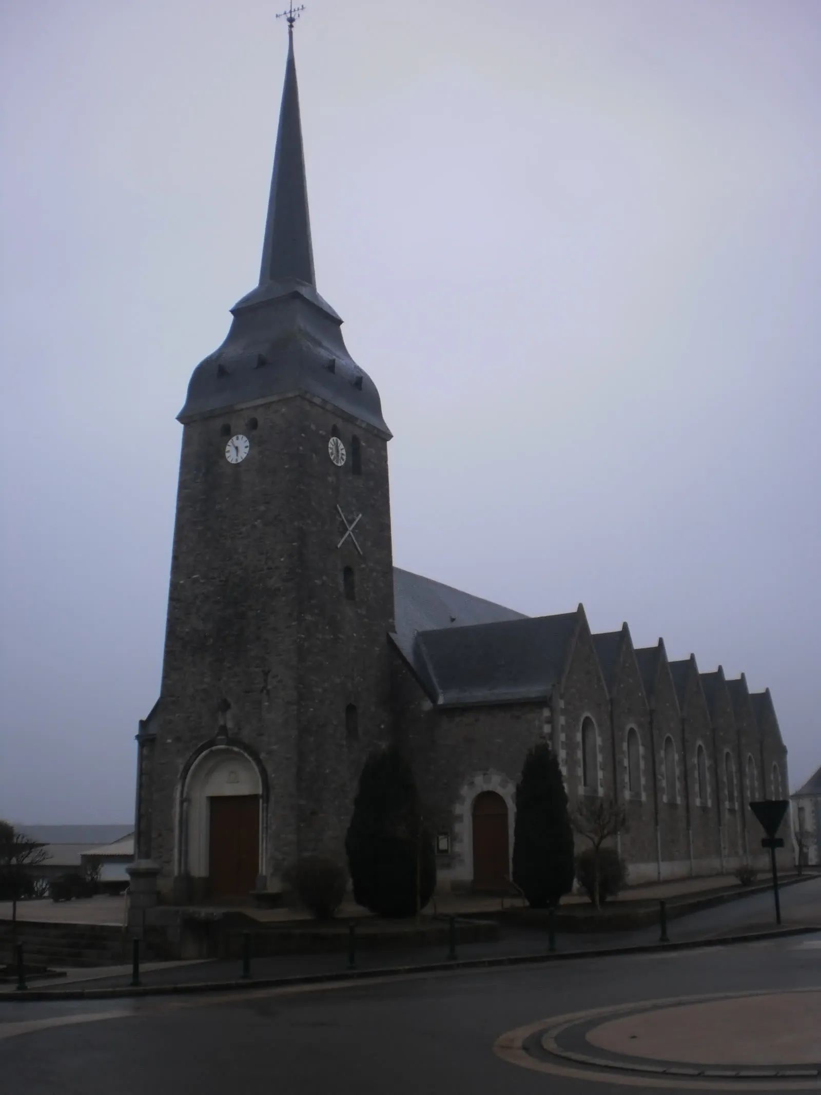 L'église de Maumusson et son ensemble de retables classés Monuments Historiques.