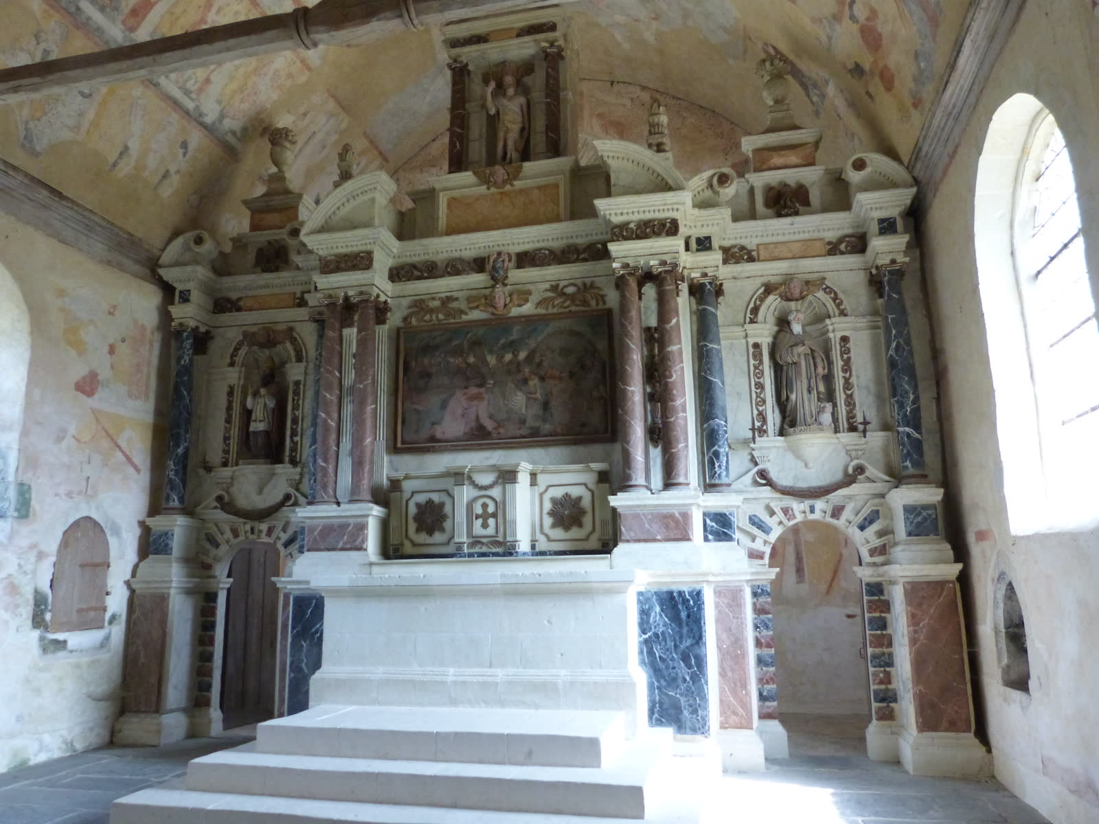 Le retable de la chapelle du Vieux-Bourg (Wikimedia Commons, CC BY-SA).